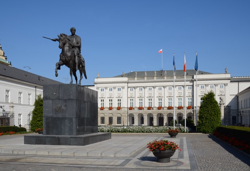 Warsaw's Old Town: Walking Audio Tour on Mobile App
