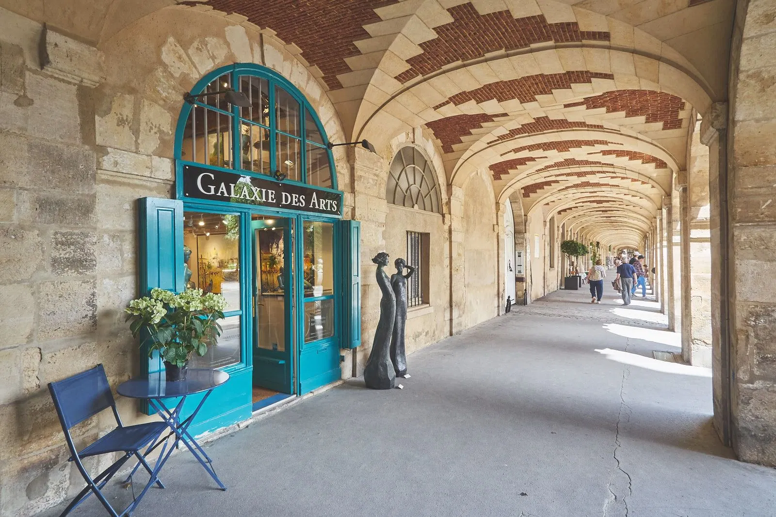 Creative Marais: Street Art and Local Food with Self-Guided Audio Tour