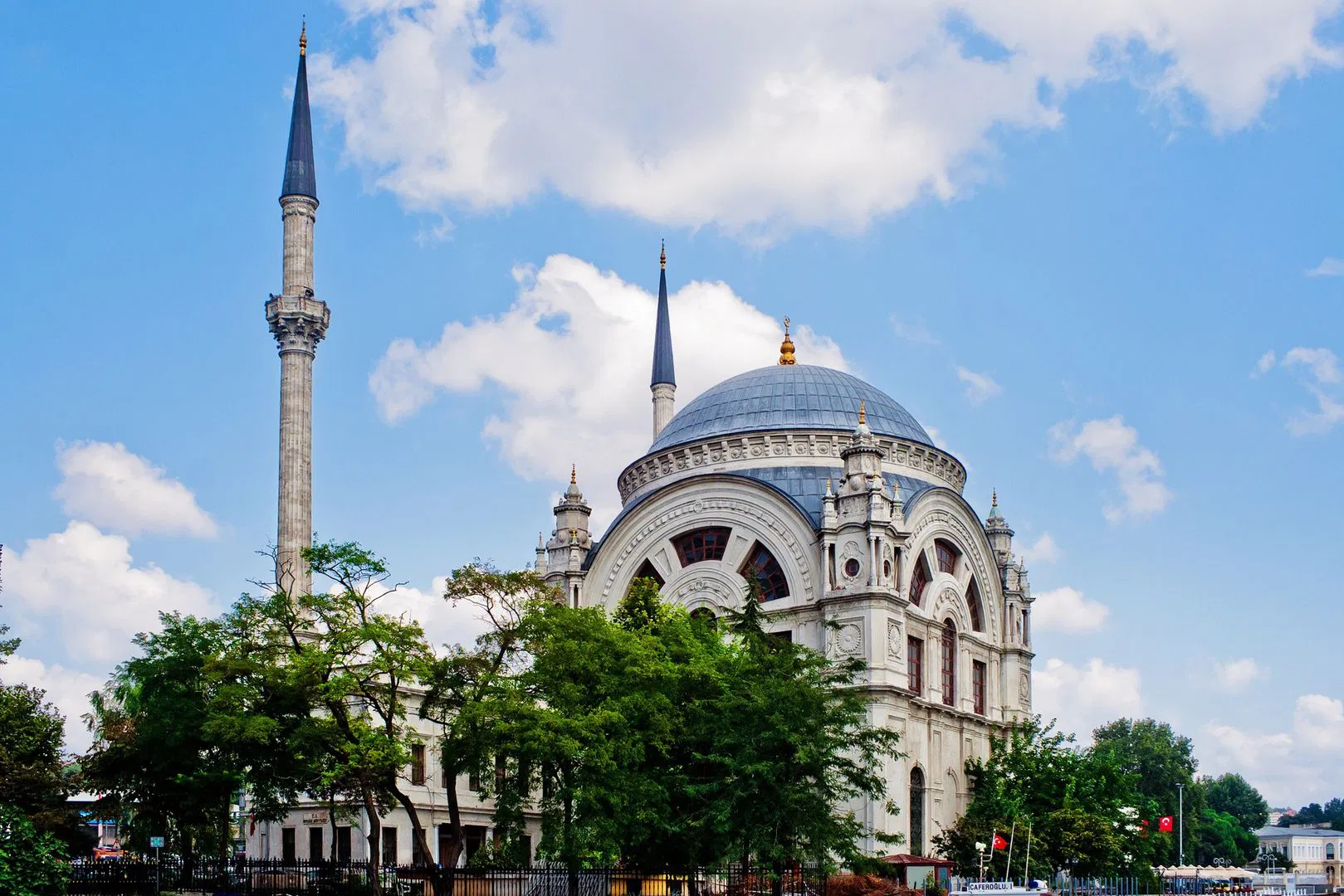 Istanbul: Walking In-app Audio Tour Along the Famous Istiklal Street