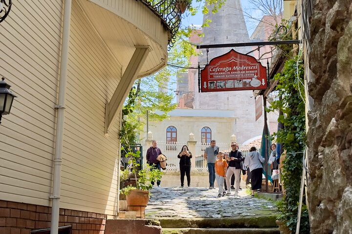Istanbul Small-Group City and Secret Streets Tour with Guide
