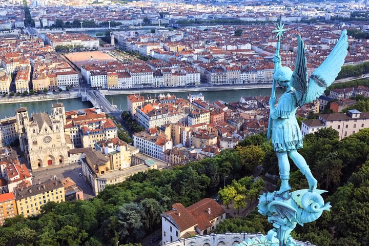Lyon Walking Tour: Self-Guided City Game