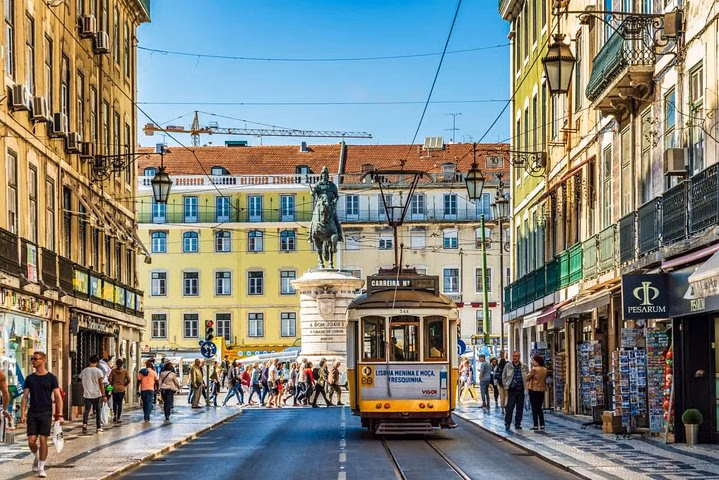 Lisbon Private Driver: Customizable Day Trips, Sintra & Beyond V