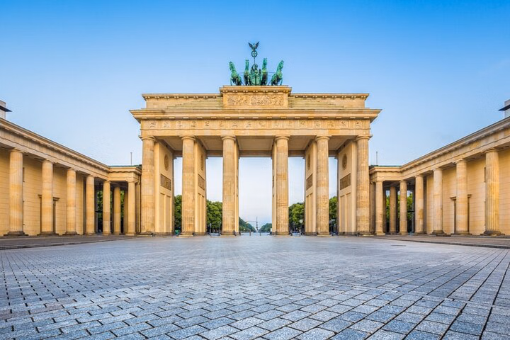 Berlin After The Wall: "Back to 1989" Exploration Game