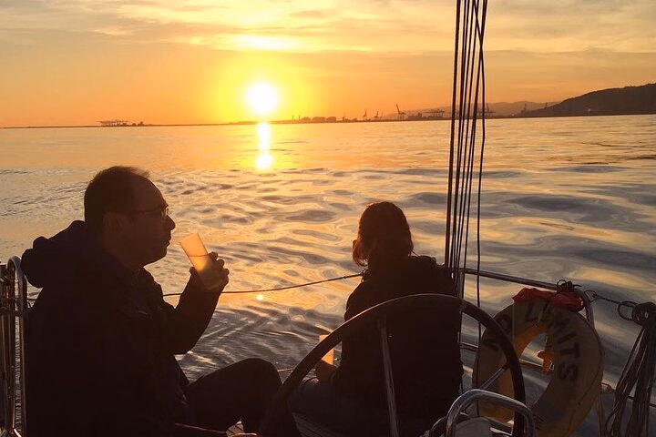 2 Hour Sunset Sailing Experience including open bar and Tapas