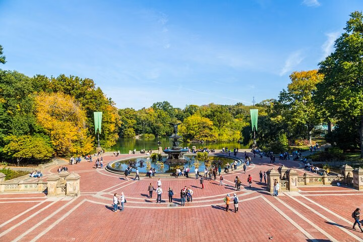 Falling in Love in NYC: Self-Guided Romantic Story Walk