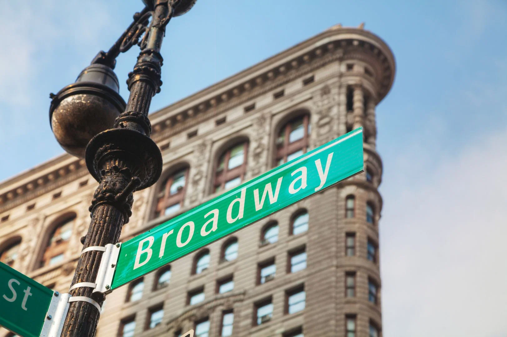 Iconic Manhattan Walk Half-Day Self-Guided Audio Tour