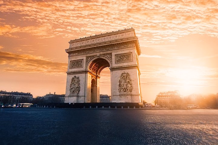 Magnificent Arc de Triomphe – Self-Guided Tour + Rooftop Access