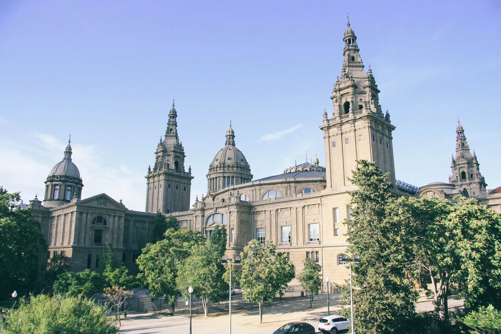 Discover Hidden Wonders of the Parc de Montjuic: Walking Audio Tour on Mobile App