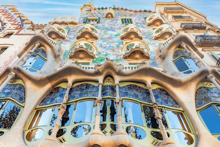Barcelona Self-Guided City Walking Tour & Scavenger Hunt