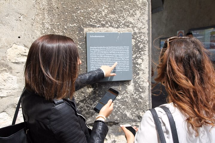 Lausanne Self-Guided City Walking Tour & Scavenger Hunt
