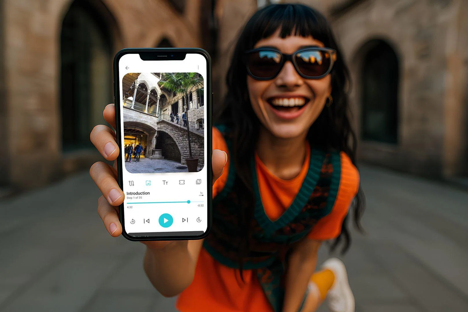 Barcelona: Picasso Museum Ticket & Audio Tour with a City Walk