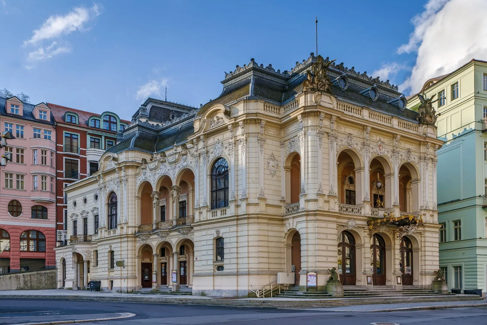 Explore Karlovy Vary: a Walking Audio Tour through Sights and Mineral Springs