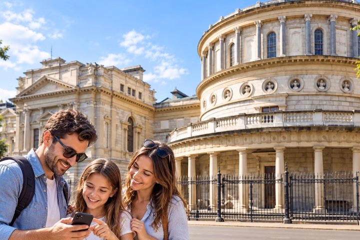 Dublin Scavenger Hunt & Highlights Self-Guided Walking Tour
