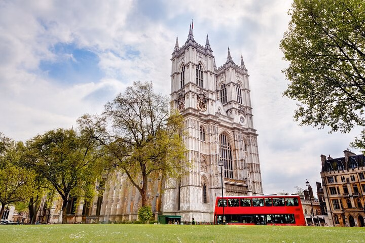 London Scavenger Hunt & Highlights Self-Guided Walking Tour