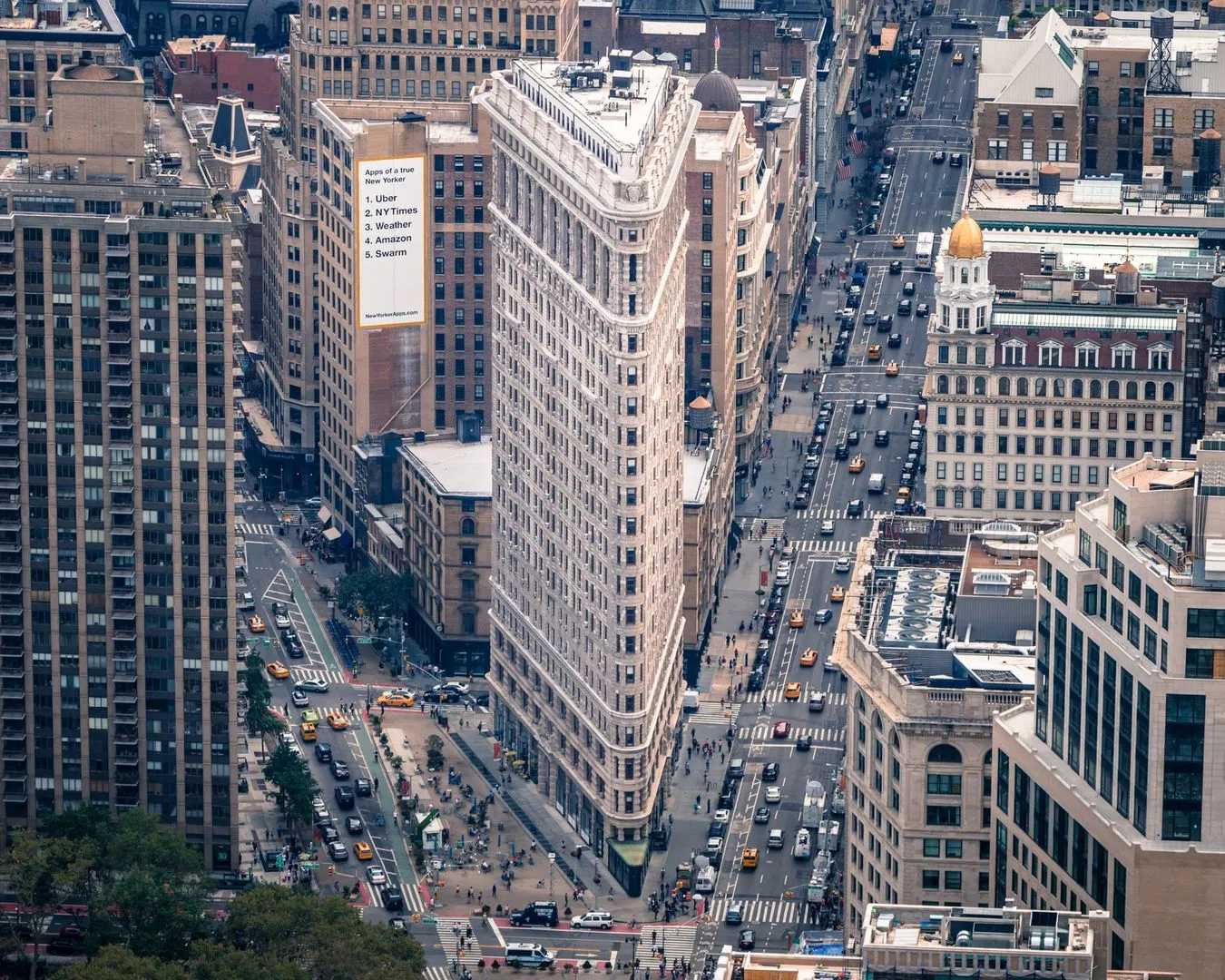 Fifth Avenue Walking Audio Tour: History and Marvels of NYC Most Famous Street