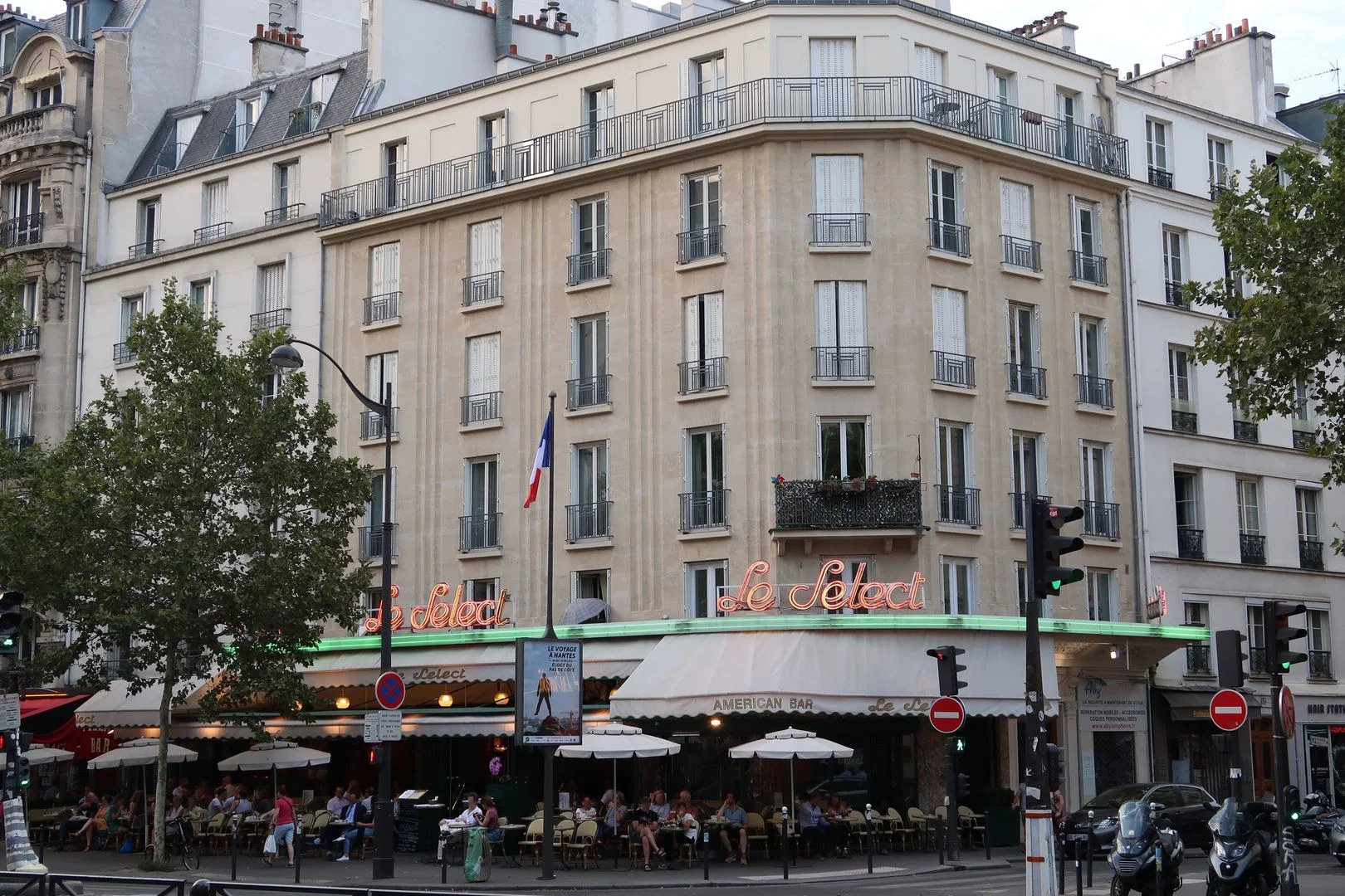 Montparnasse tower and quarter Self-Guided Audio Tour with Ticket