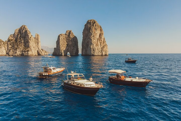 Capri Island: Private Boat Tour From Sorrento or Positano