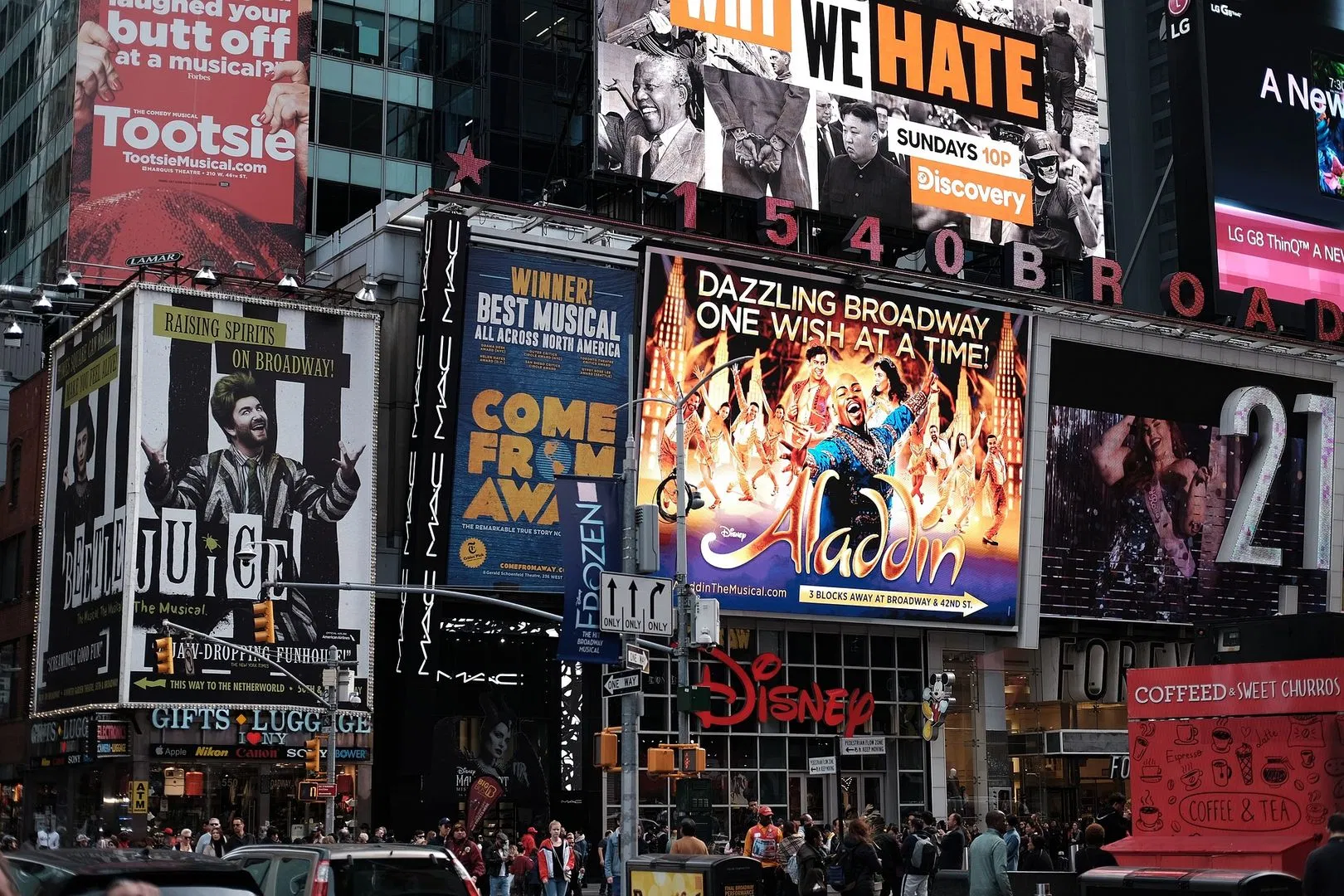 Times Square: Discover the Puzzle of New York with Walking Audio Tour