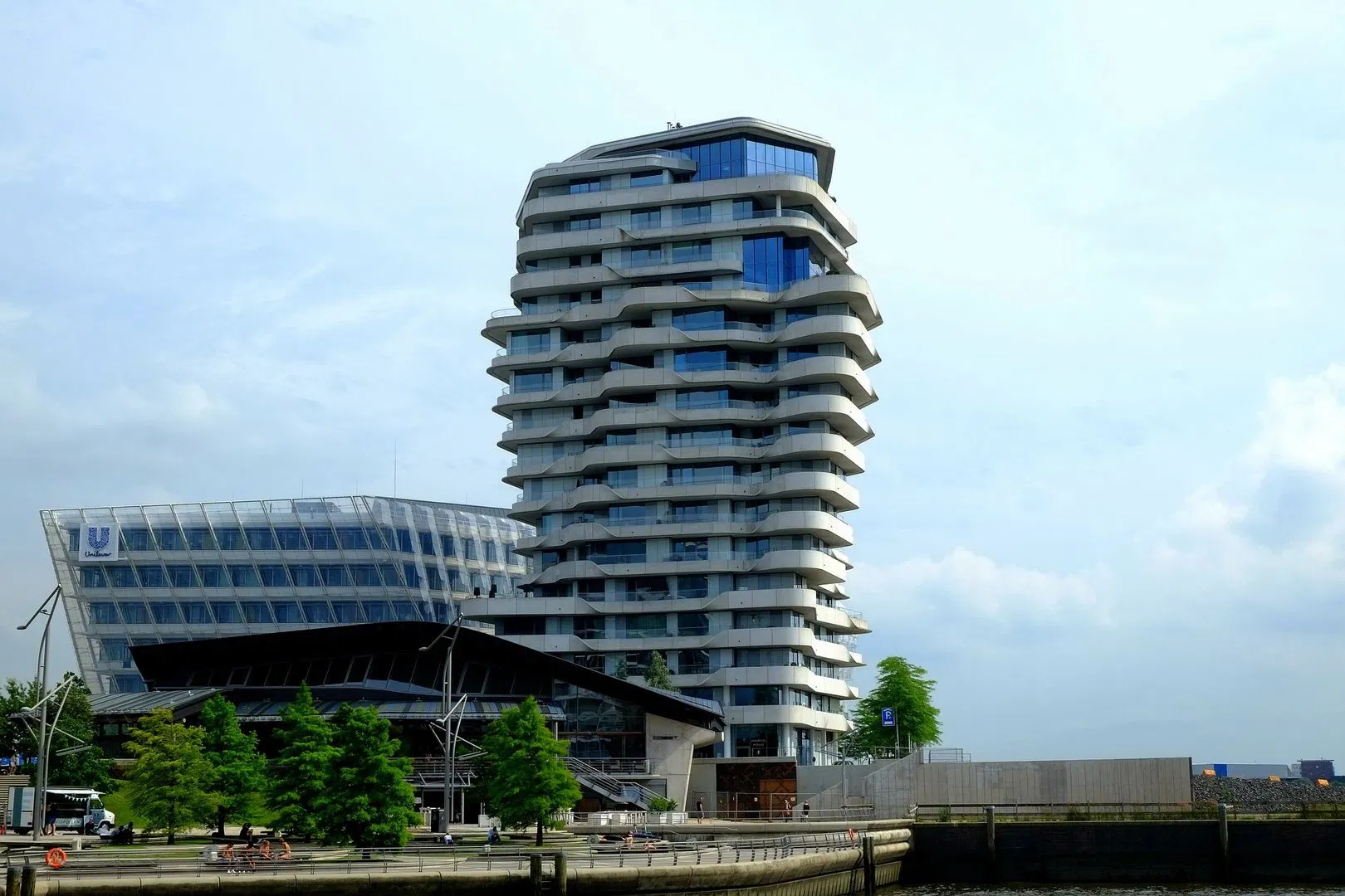Elbphilharmonie Ticket & In-App Audio Tour with a Walk in HafenCity