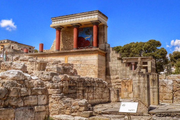 Half Day Private Tour to Knossos Palace (Skip the line) & Panoramic City Tour
