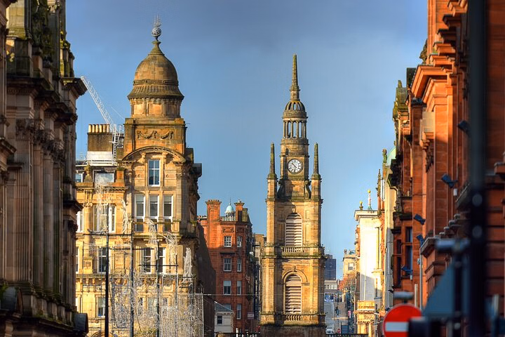 Glasgow Scavenger Hunt & Highlights Self-Guided Walking Tour