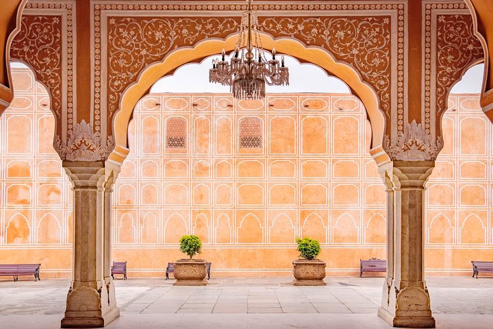 Jaipur: Forts and Palaces Excursion (Private Guided Sightseeing Tour by Car)