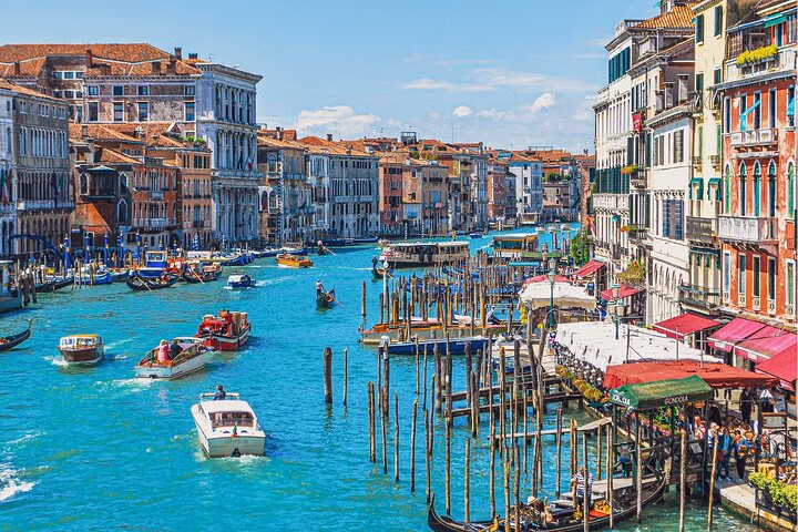 2 Hour Guided Walking Tour in Venice with Gondola Ride
