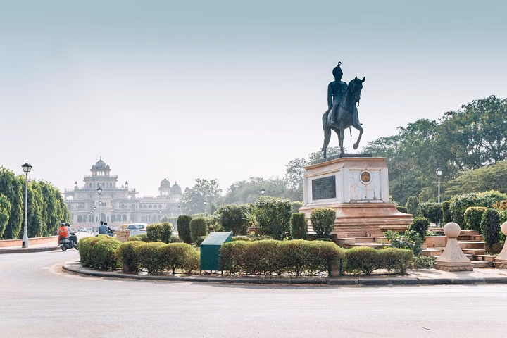 Discover Pink City on TukTuk (2 Hours Guided Tour with Food Tasting) in Jaipur