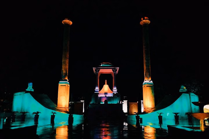 Discover Jaipur in Moonlight (2 Hours Guided Walking Tour with Tuk Tuk Ride)
