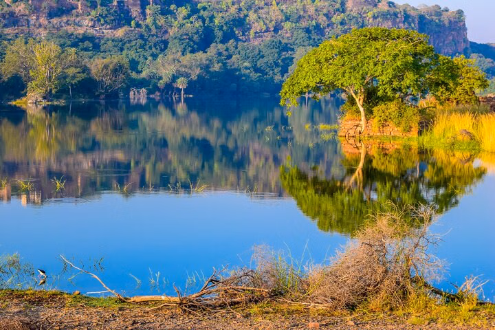 Explore Short Getaways around Jaipur (Guided DayTrip from Jaipur by AC Car)