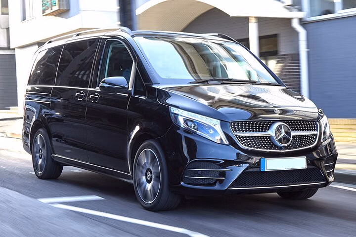 Hourly Disposal Service in Paris: Private Driver by Luxury Van