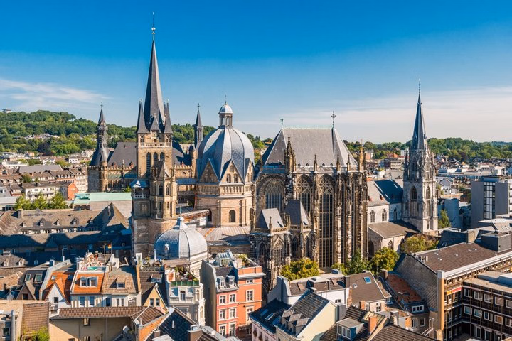 Aachen Scavenger Hunt & Highlights Self-Guided Walking Tour