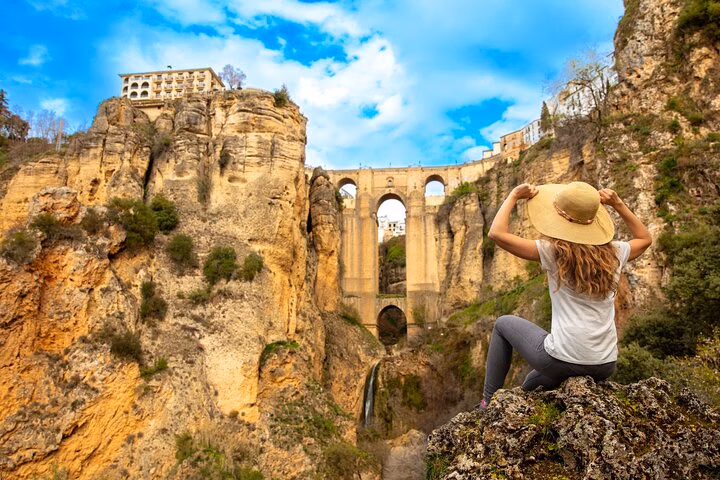 Private day trip from Malaga to Ronda and Marbella, Local driver
