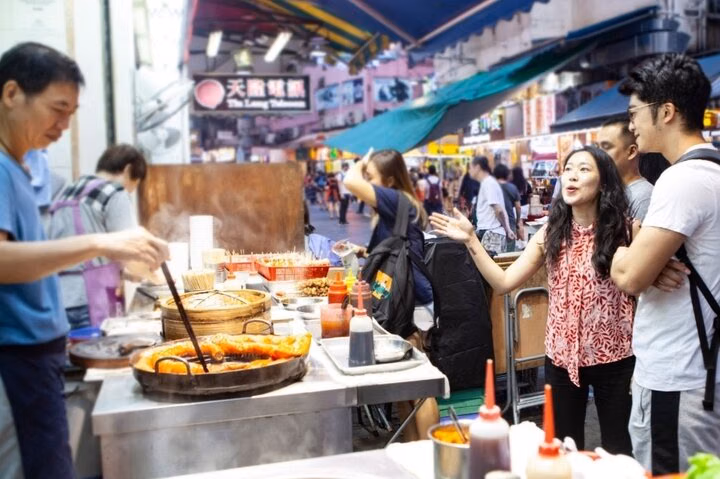 Hong Kong Private & Personalized Street Food Tour with a Local