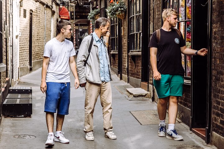 London Historic Pub Tour with a Local Tailored to Your Interests & Tastes