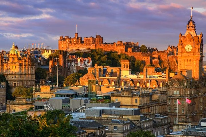 Edinburgh Private Custom Walking Tour - Highlights & Hidden Gems