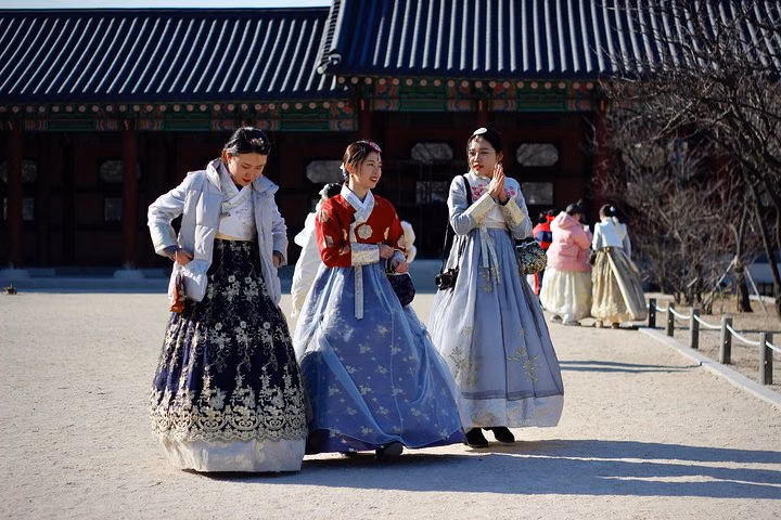 Historic Seoul Private Tour: Bukchon Hanok Village & Hidden Gems