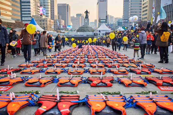 Hongdae Walking Tour: Private & Personalized with a Local Guide