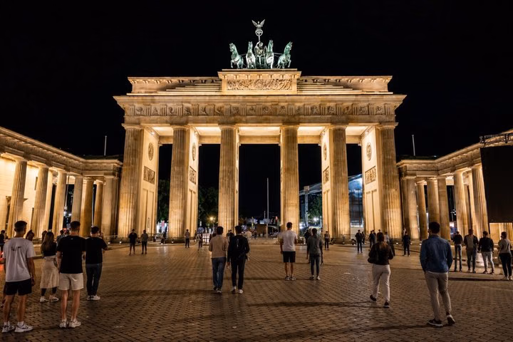 Berlin Night Tour with Drinks: Private & Custom with a Local