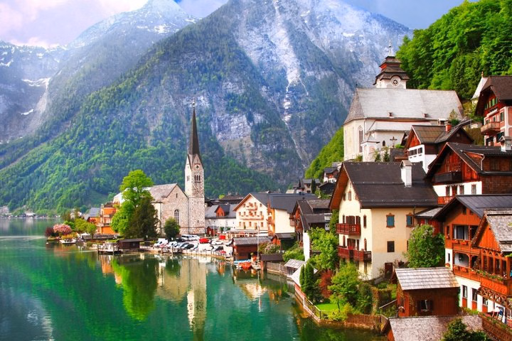 Hallstatt Scavenger Hunt & Highlights Self-Guided Walking Tour