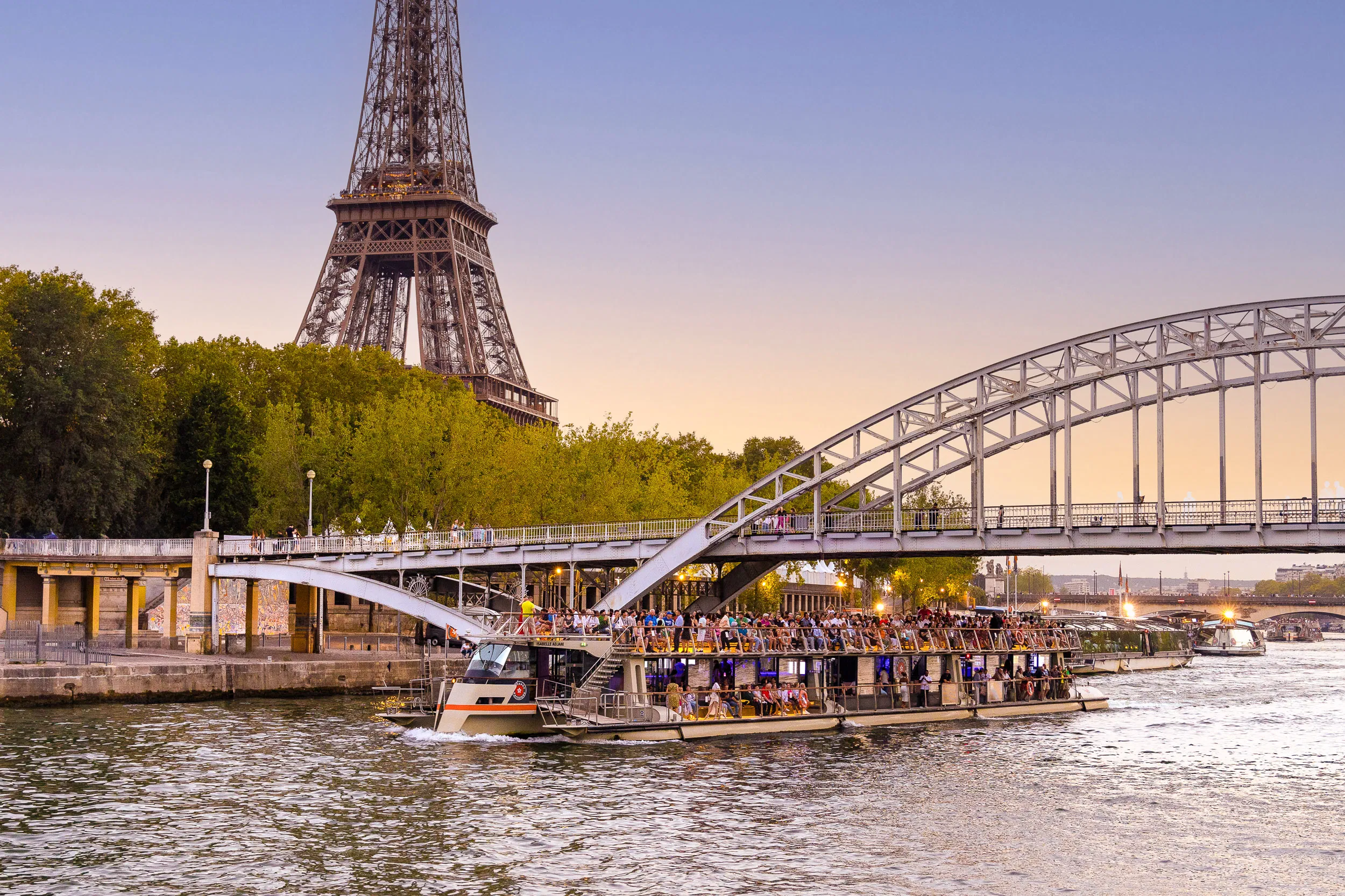 Flexible Seine River Cruise Tickets with Audio Guide in Paris