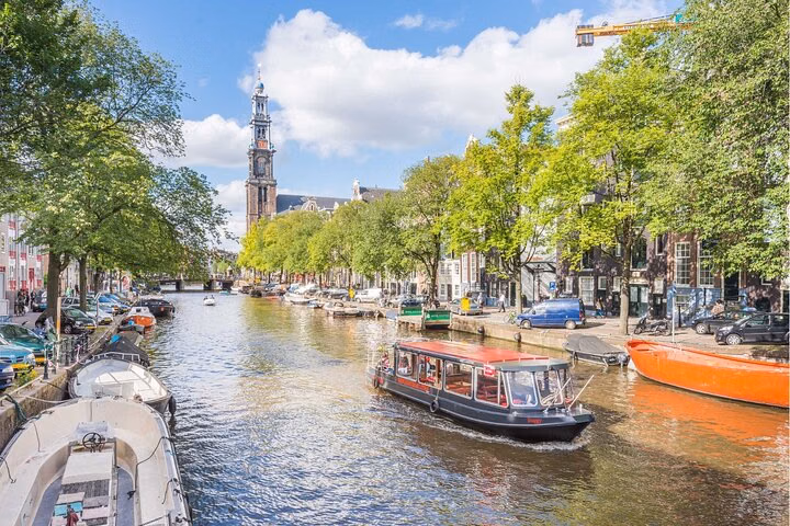 Amsterdam Highlights with Local: Walking Tour & Canal Cruise