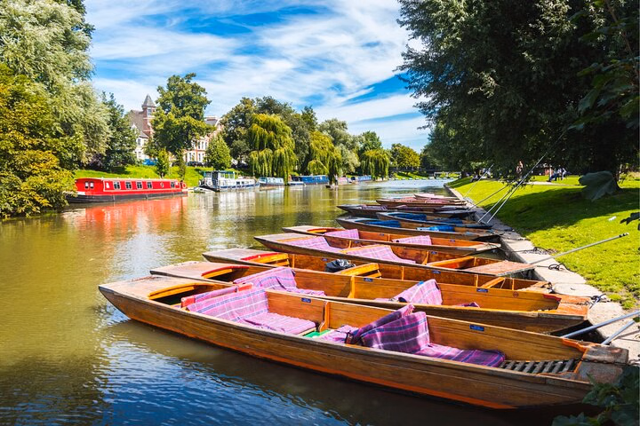 Cambridge Scavenger Hunt & Highlights Self-Guided Walking Tour