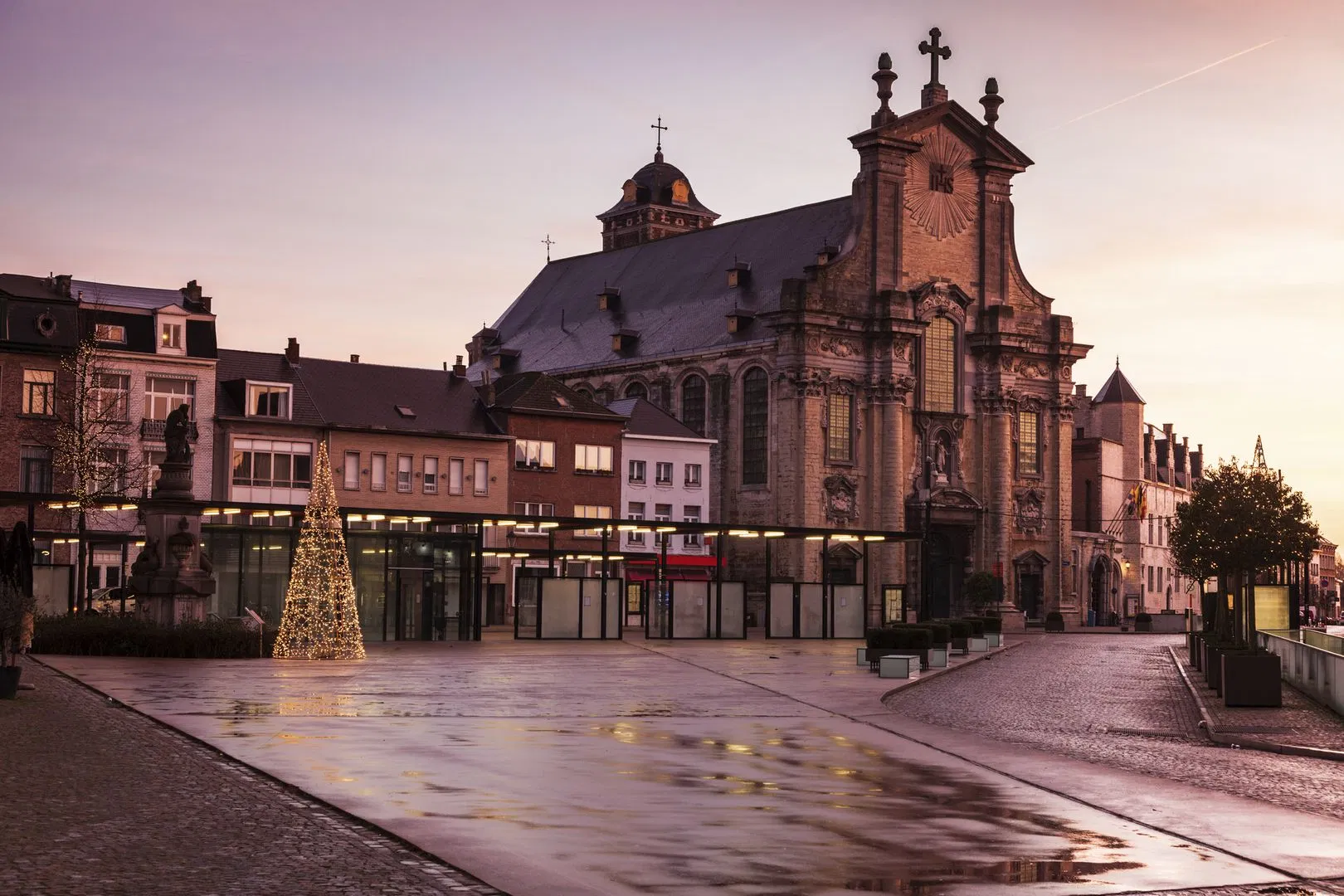 Mechelen In-app Audio Tour: a Place where Tourists do not Reach