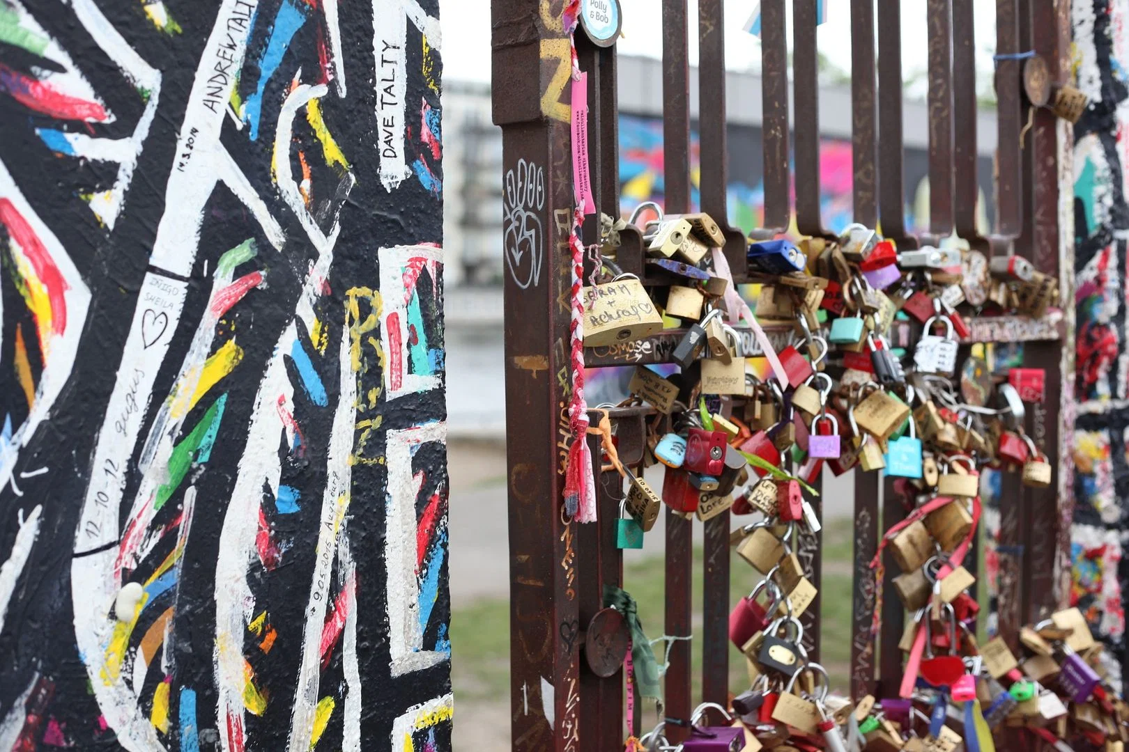 Beyond the Berlin Wall: East Side Gallery Self-Guided Audio Tour (IT)
