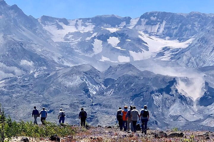 From Portland to Mt. Saint Helen Tour in a small group