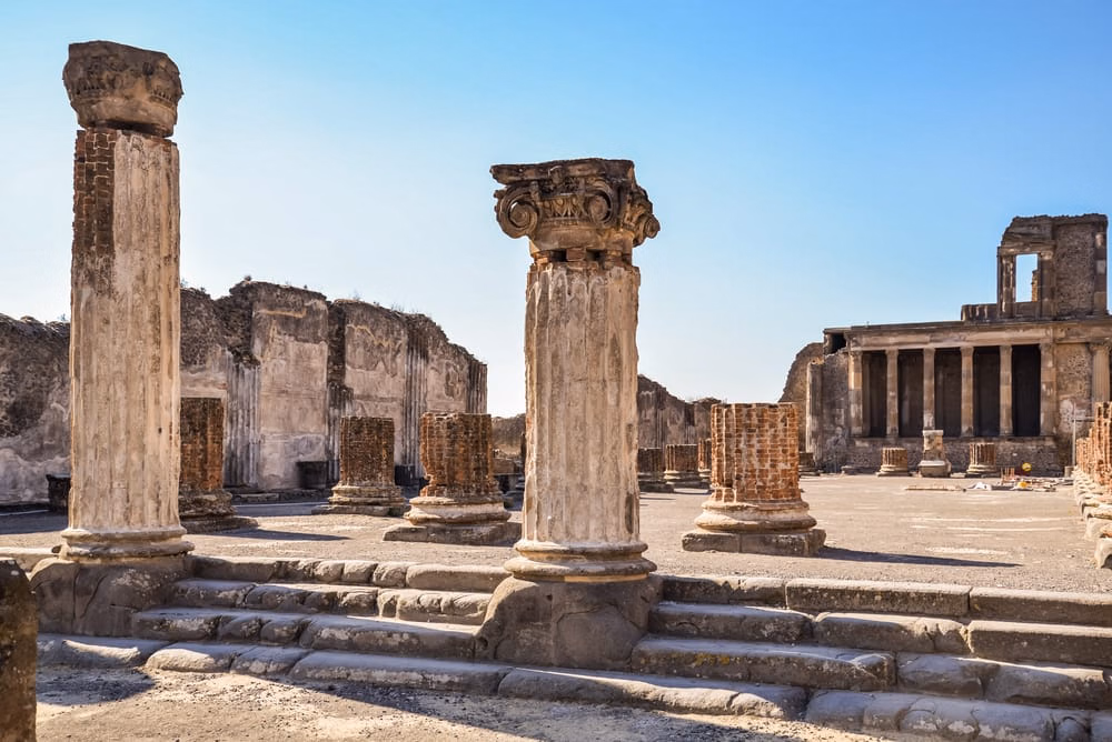 From Naples: Pompei & Wine tasting VIP Tour