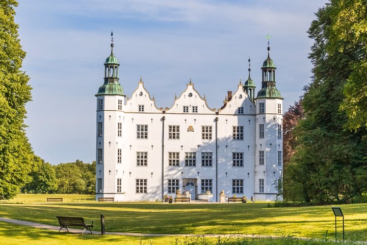 Ahrensburg Self-Guided City Walking Tour & Scavenger Hunt
