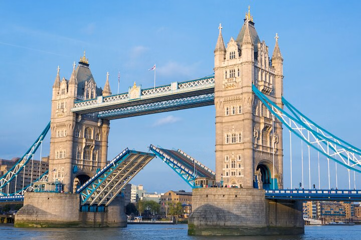 BIG LONDON Exclusive rickshaw/pedicab Tour