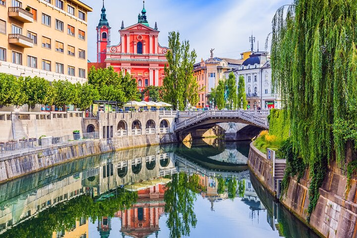 Ljubljana Scavenger Hunt & Highlights Self-Guided Walking Tour